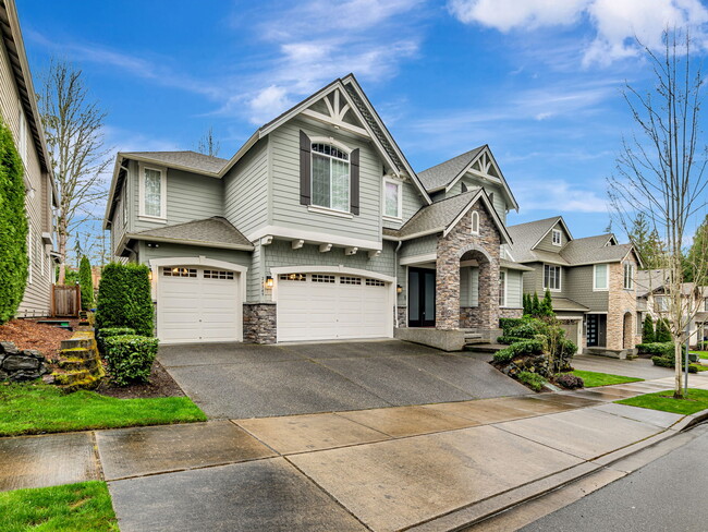 24349 NE 27th Pl in Sammamish, WA - Foto de edificio - Building Photo