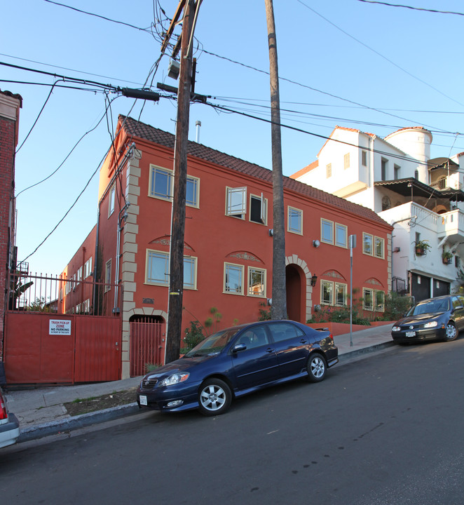 Delta in Los Angeles, CA - Building Photo