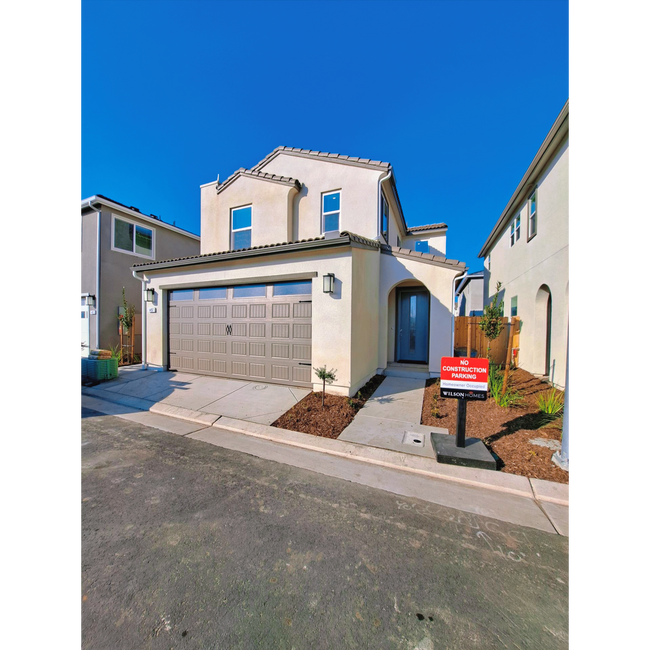 1497 Foxhill Ln in Clovis, CA - Building Photo - Building Photo