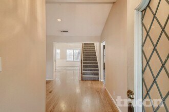 5808 Thoreau Ln in Arlington, TX - Foto de edificio - Building Photo