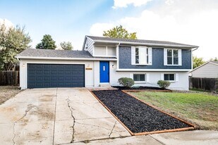 18912 E Kansas Dr in Aurora, CO - Building Photo