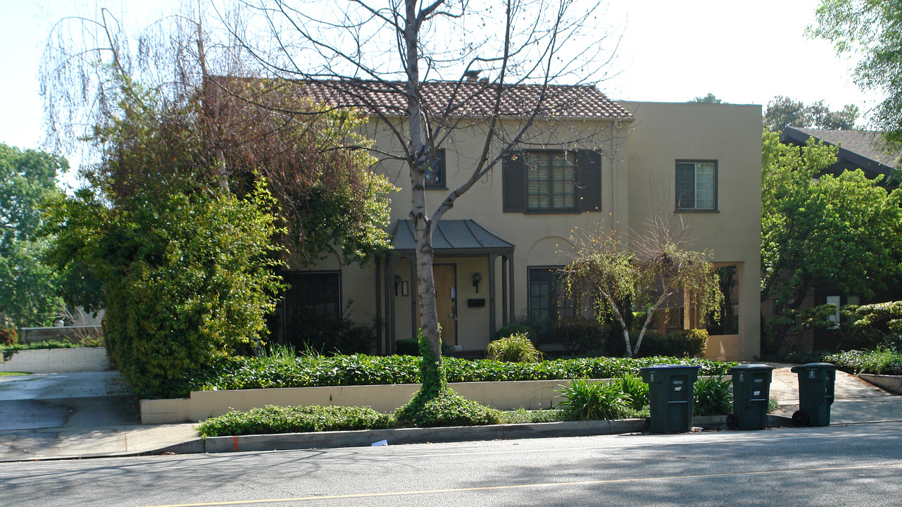 490 Marengo Ave in Pasadena, CA - Building Photo