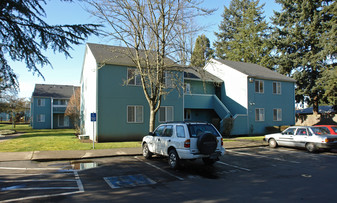 Rainbow Village Apartments in Springfield, OR - Building Photo