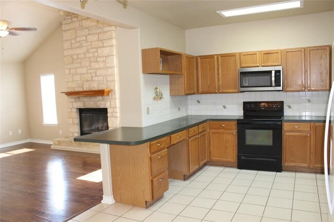 46 Crazy Cross Rd in Wimberley, TX - Building Photo - Building Photo
