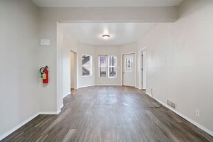 2118 College St in Cedar Falls, IA - Building Photo