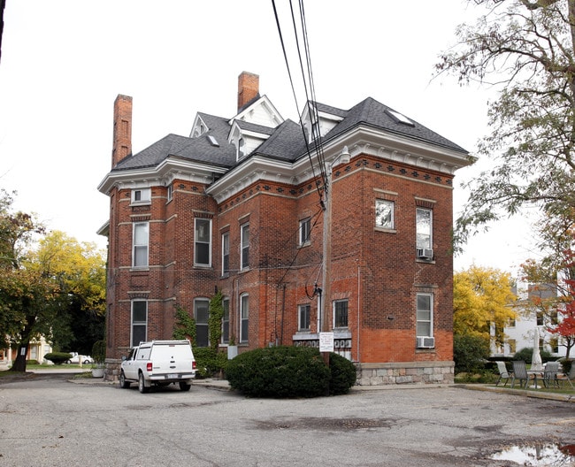 Cornwell Mansion in Ypsilanti, MI - Foto de edificio - Building Photo