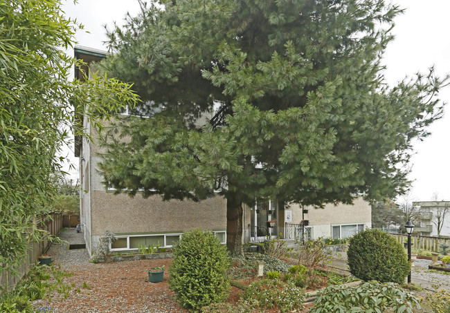 Gregory Apartments in New Westminster, BC - Building Photo - Building Photo