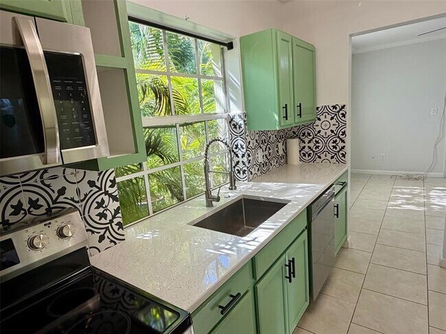 1217 NW 7th Ave in Fort Lauderdale, FL - Building Photo - Building Photo