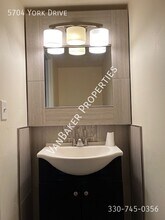 5704 York Dr in Lyndhurst, OH - Building Photo - Building Photo