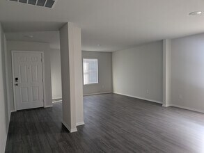 1704 Dwelling Pl in Godley, TX - Foto de edificio - Building Photo