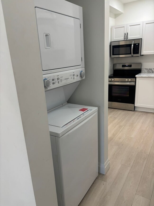 833 Albert Rd in Windsor, ON - Building Photo - Building Photo