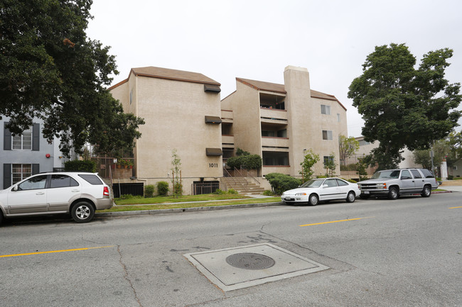 1011 E California Ave in Glendale, CA - Foto de edificio - Building Photo