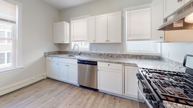 677 Bennington St, Unit 3