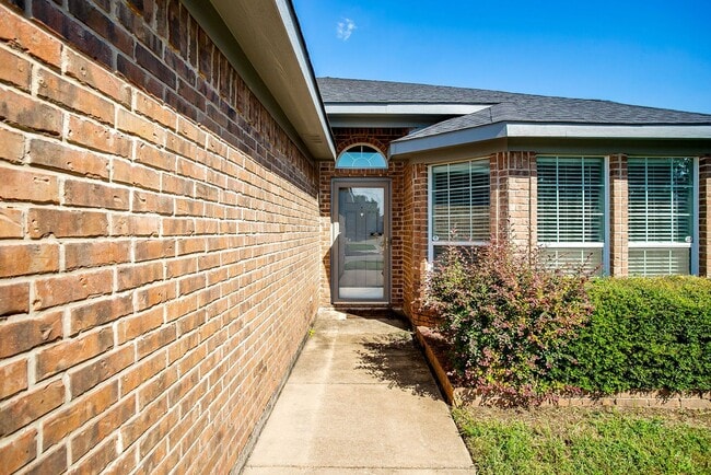 12425 Seven Eagles Ln in Burleson, TX - Building Photo - Building Photo