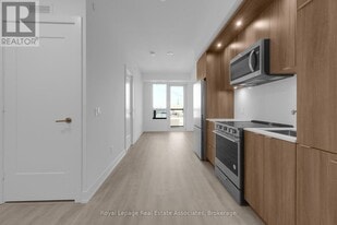 60 Central Park Roadway in Toronto, ON - Building Photo