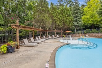 Village on the Green in Atlanta, GA - Building Photo - Building Photo