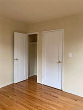 160-10 75th Rd-Unit -2B in Queens, NY - Building Photo - Building Photo