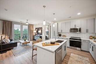 5580 Farrington Rd, Unit B4 in Chapel Hill, NC - Building Photo - Building Photo