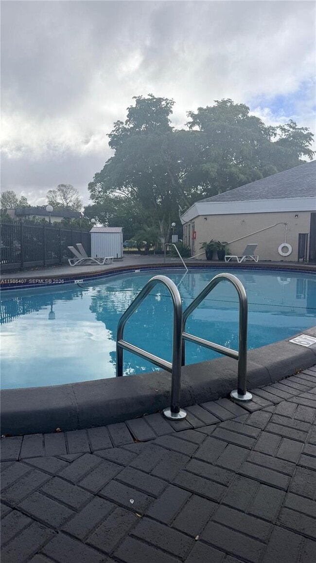 7910 N Colony Cir in Tamarac, FL - Building Photo - Building Photo