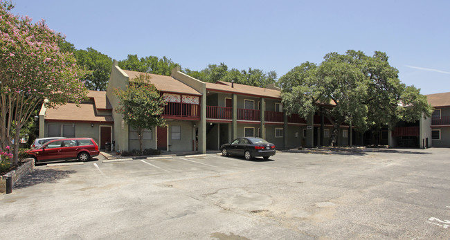 Walden Park Apartments in Austin, TX - Foto de edificio - Building Photo