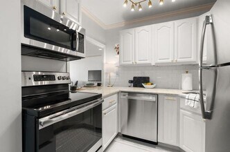 60 Babcock St in Brookline, MA - Building Photo - Building Photo