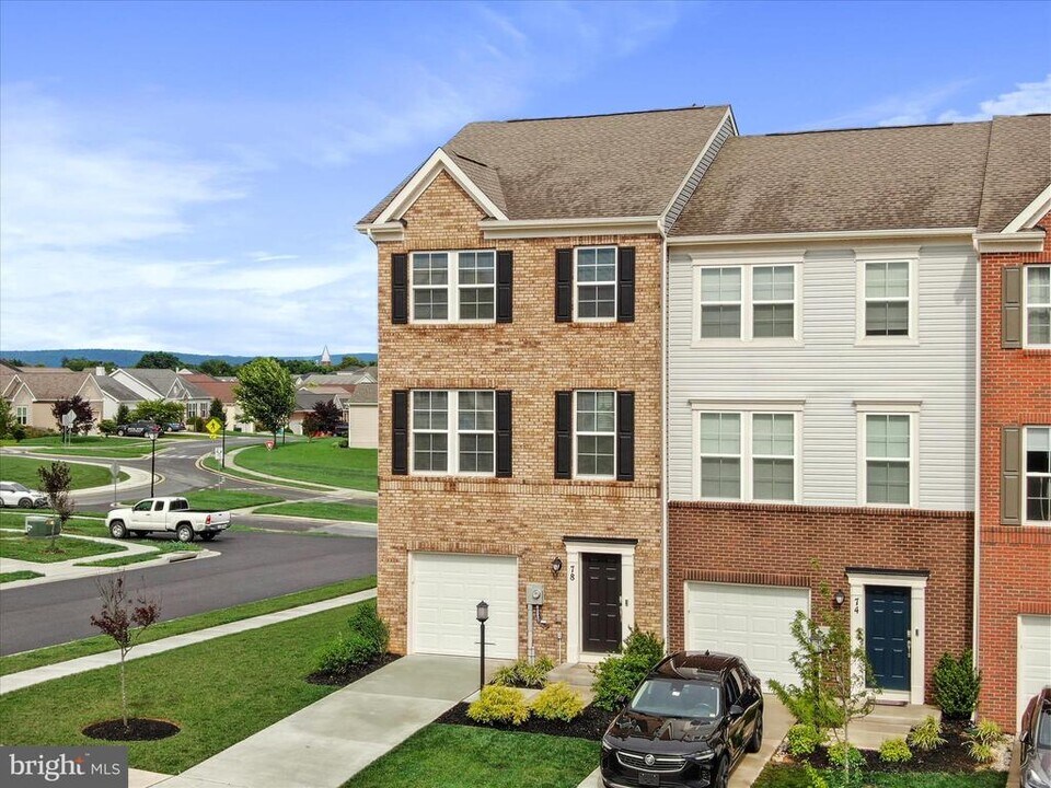 78 Stratton Dr in Charles Town, WV - Building Photo