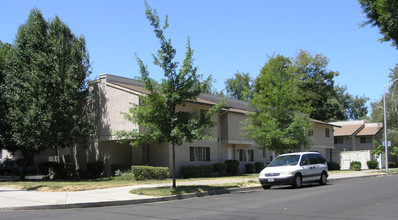 Washington Square in Sacramento, CA - Building Photo - Building Photo