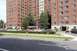 River Plaza in Harrisburg, PA - Foto de edificio - Building Photo