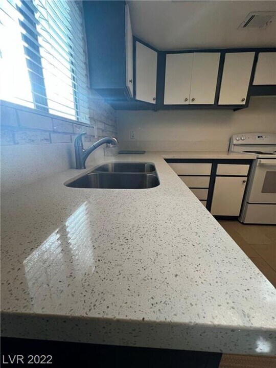 5247 Lisagayle Ct in Las Vegas, NV - Building Photo