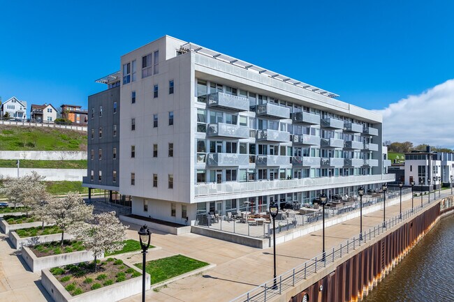 Edge Condominiums in Milwaukee, WI - Building Photo - Building Photo