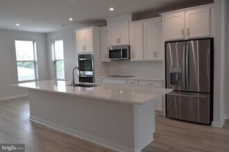13542 Innovation Station Lp in Herndon, VA - Building Photo - Building Photo