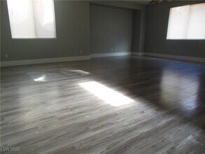 9747 Waukegan Ave in Las Vegas, NV - Building Photo - Building Photo