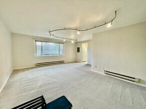 4831 Terrace Dr NE in Seattle, WA - Building Photo - Building Photo