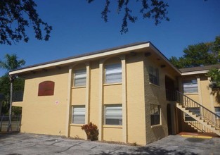 Pierce Street Apartments in Clearwater, FL - Building Photo - Building Photo