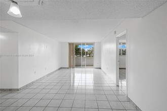 4675 W 18th Ct in Hialeah, FL - Building Photo - Building Photo