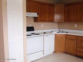 10016 Robsion Rd in Louisville, KY - Building Photo - Building Photo