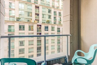 210 Adelaide St W in Toronto, ON - Building Photo - Building Photo