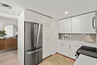975 Memorial Dr, Unit 501 in Cambridge, MA - Building Photo - Building Photo