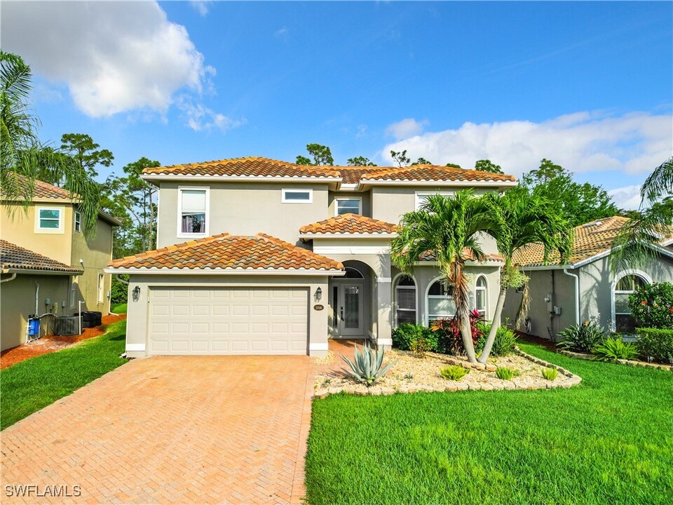 20516 Ardore Ln in Estero, FL - Foto de edificio