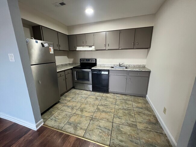 275 Green St in Edgewater Park, NJ - Building Photo - Building Photo