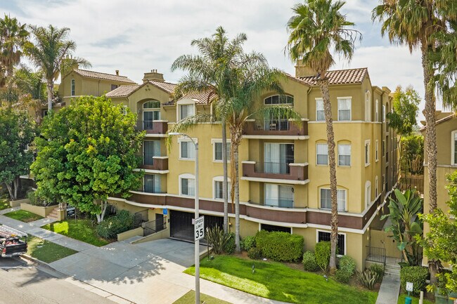 2225 Beverly Glen Blvd. in Los Angeles, CA - Building Photo - Building Photo