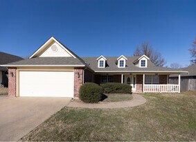 11003 E 95th Pl N in Owasso, OK - Building Photo