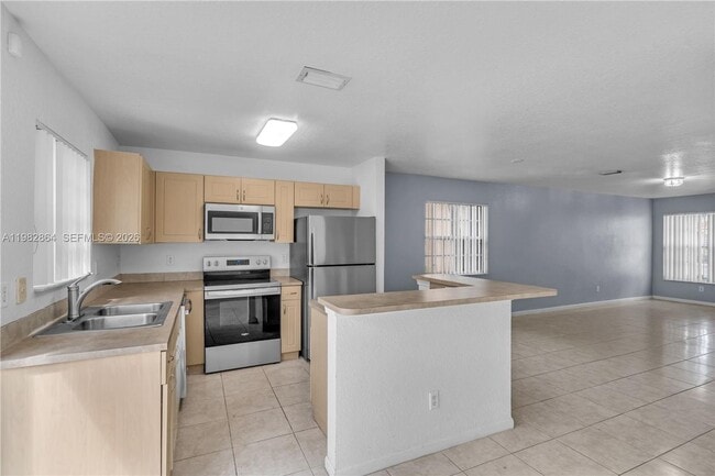 2400 SW 87th Way in Miramar, FL - Building Photo - Building Photo