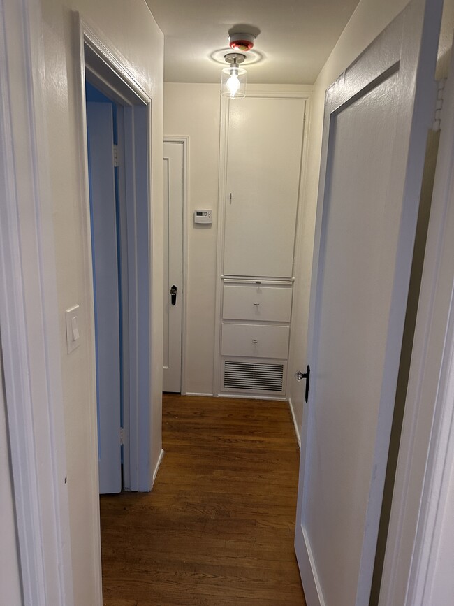1849 S Beverly Glen Blvd, Unit 1849 1.5 in Los Angeles, CA - Building Photo - Building Photo