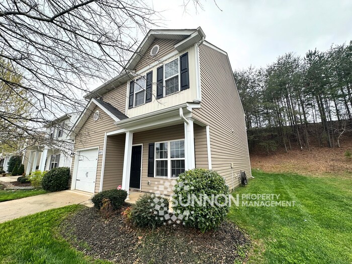 2601 Meadow Crossing Dr in Dallas, NC - Building Photo