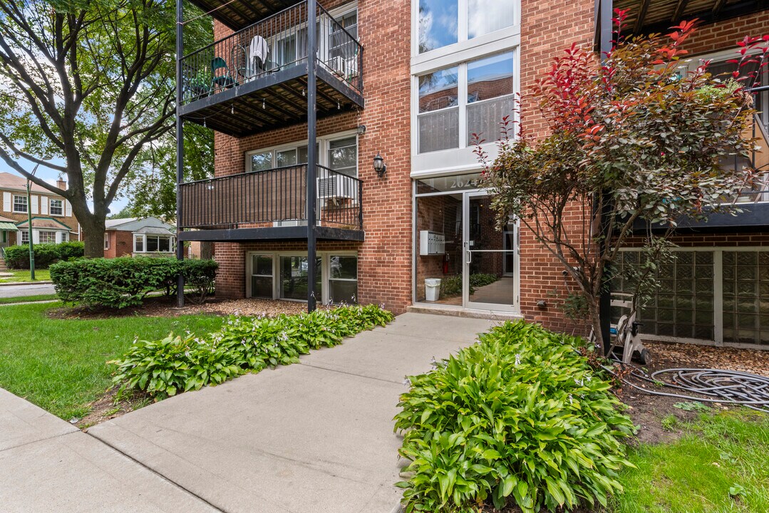 2624 W Catalpa Ave, Unit 14 in Chicago, IL - Foto de edificio