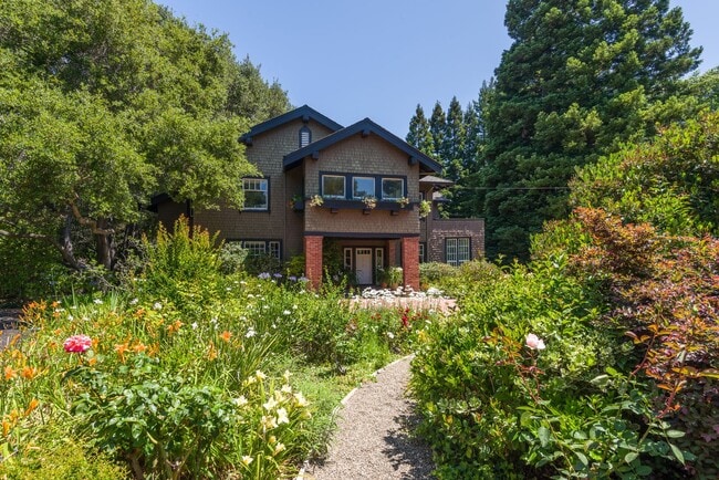 64 Mulberry Ln in Atherton, CA - Building Photo - Building Photo