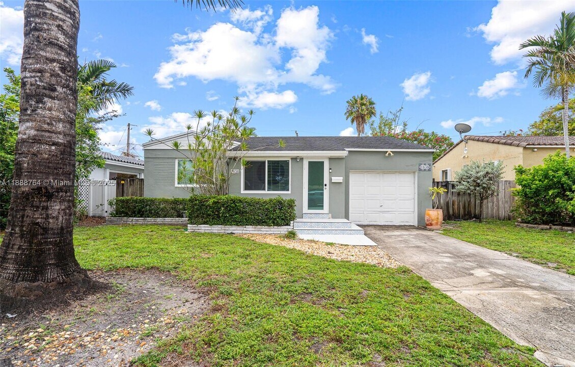 1636 Arthur St in Hollywood, FL - Building Photo