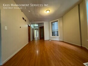3248 W Douglas Blvd-Unit -1 in Chicago, IL - Building Photo - Building Photo