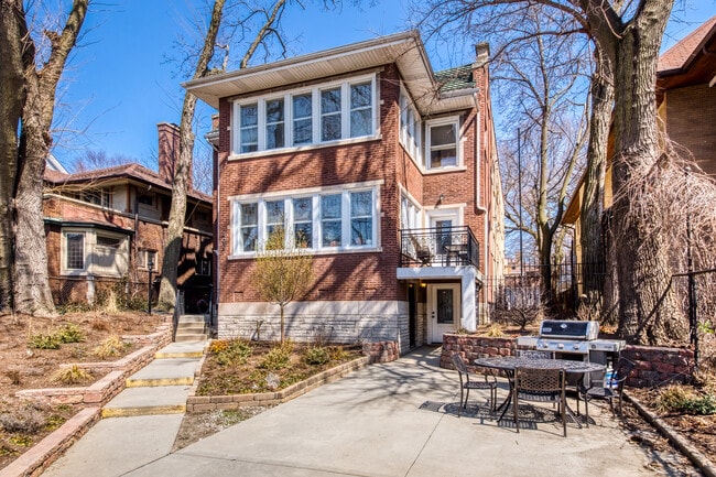 property at 4634 N Dover St